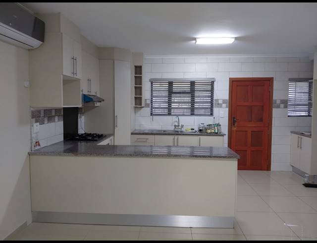 2 BEDROOM FLAT TO LET IN FELIXTON